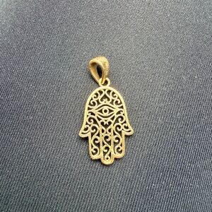 Elegant Gold Hamsa Hand Pendant 14karat Goldt